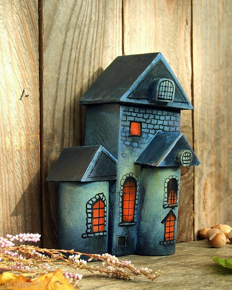 Drewniany domek Halloween „Tajemniczy Dwór” - ręcznie malowana dekoracja z drewna sosnowego