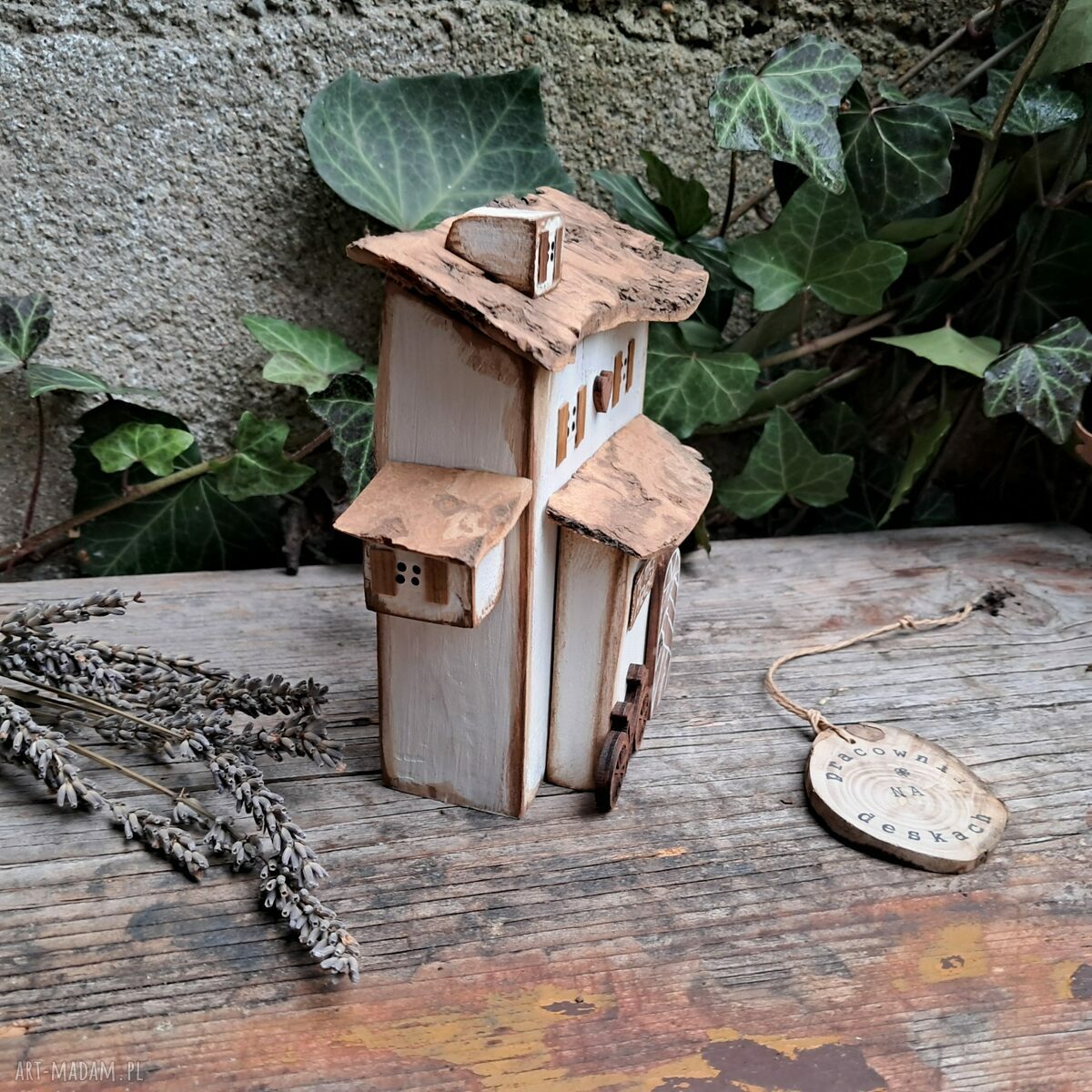 Drewniany domek stojący No 1 - rustykalna dekoracja handmade na parapet