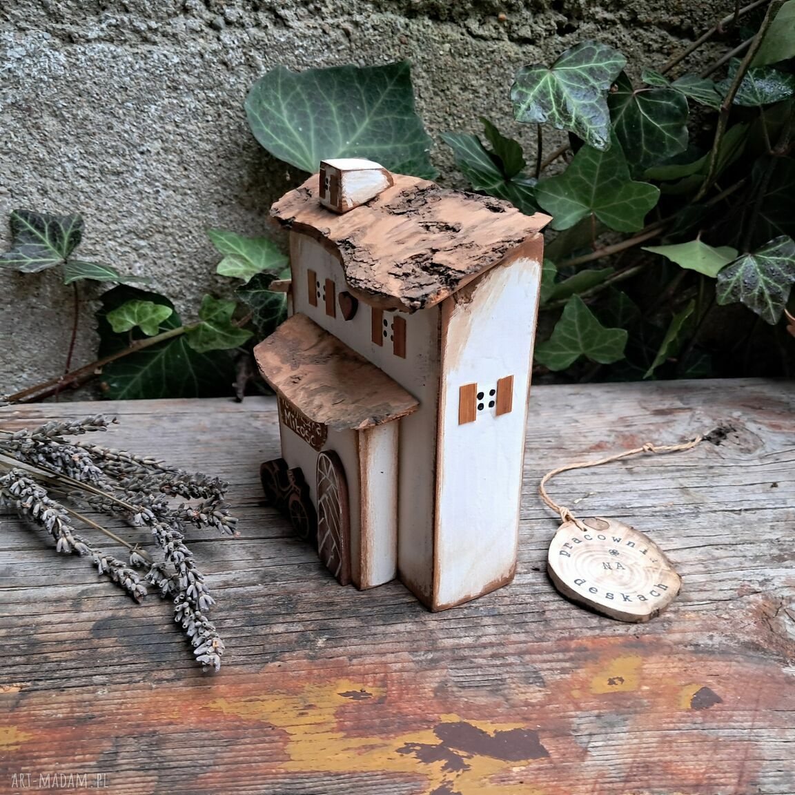 Drewniany domek stojący No 1 - rustykalna dekoracja handmade na parapet