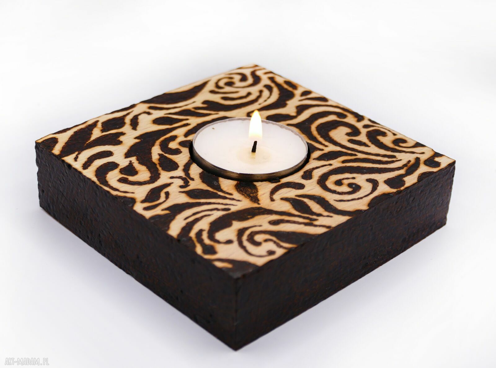 Drewniany kwadratowy świecznik na tealight z pirografią natury