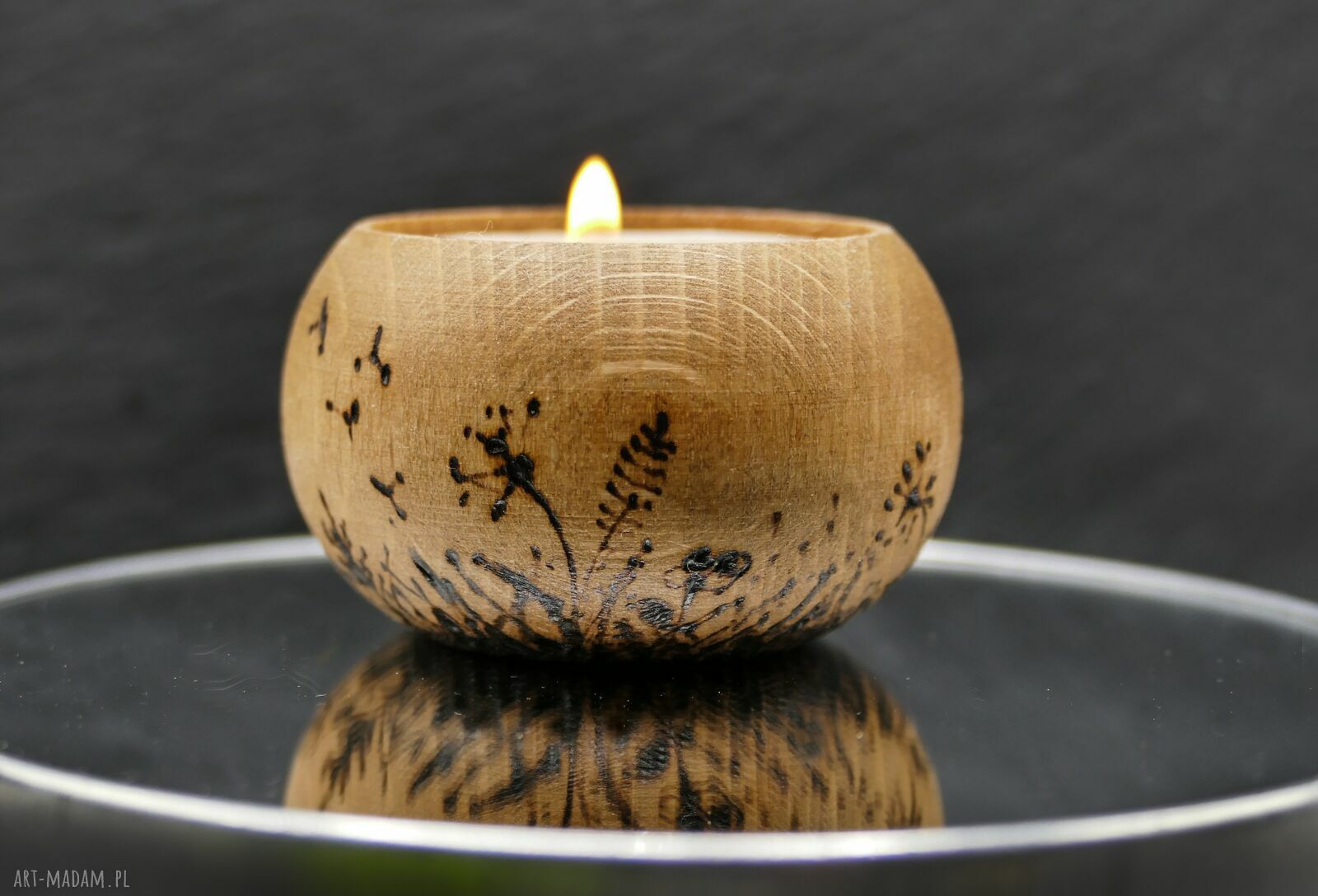 Drewniany świecznik na tealight z pirografią dmuchawce - ręcznie wypalany