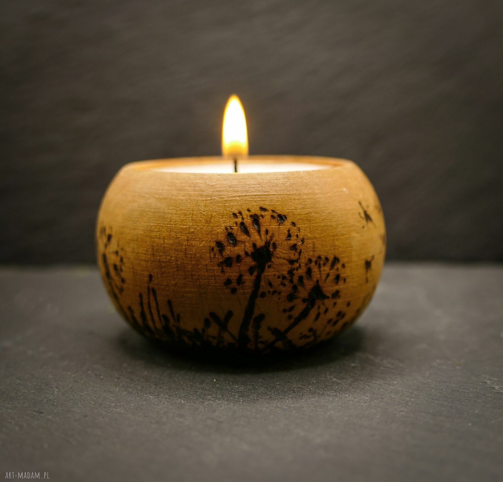 Drewniany świecznik z dmuchawcami do tealight - ręcznie wypalany
