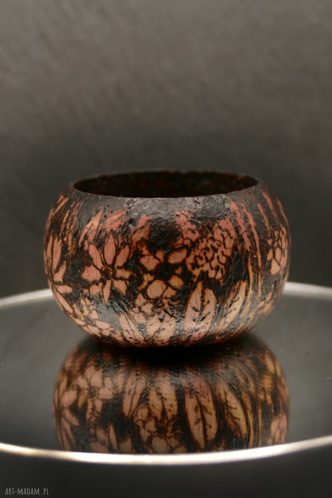 Drewniany świecznik tealight z motywem kwiatów i łąki - ręczna pirografia