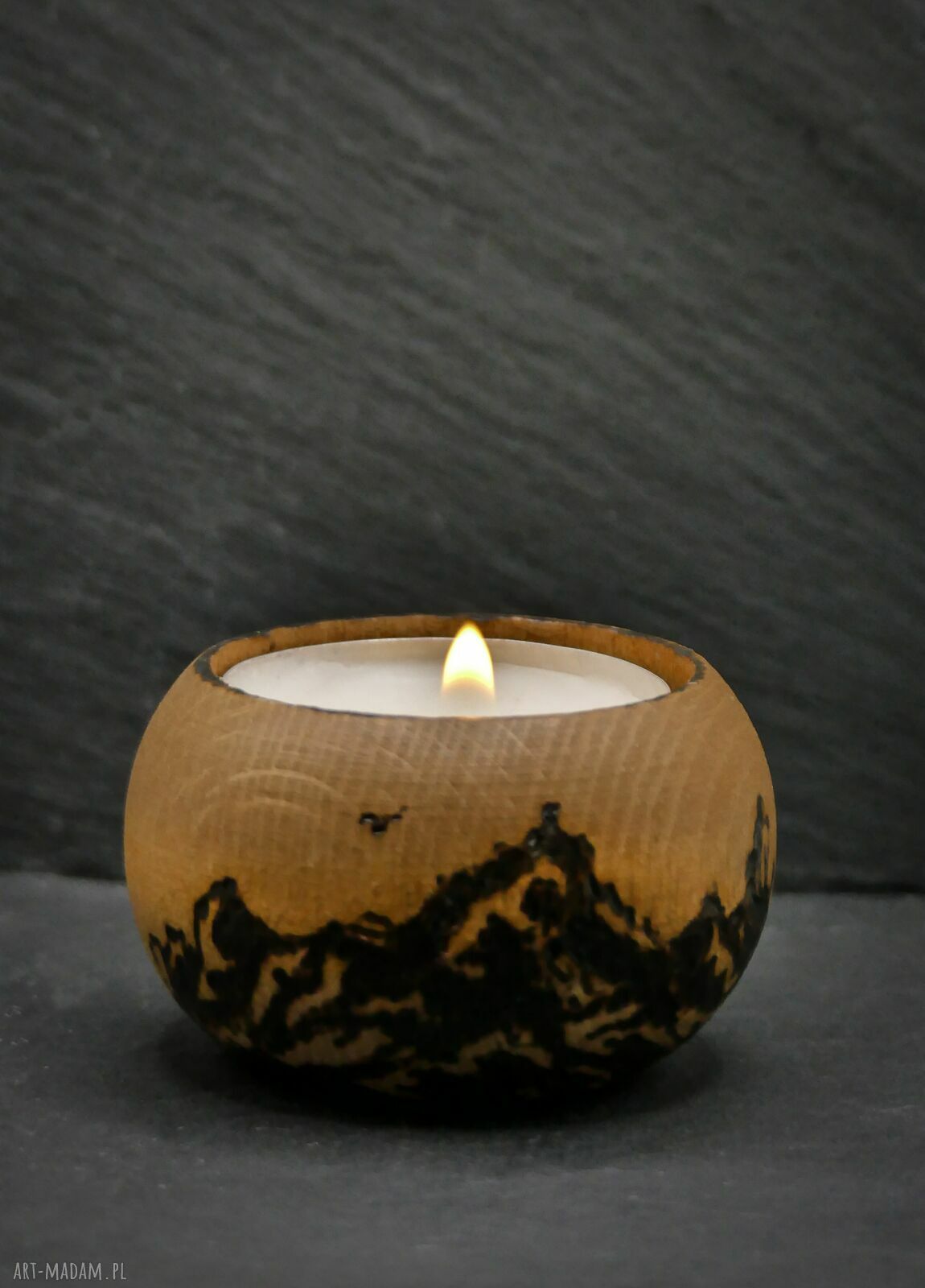 Drewniany świecznik tealight z górskim motywem - ręcznie wypalany pirografią