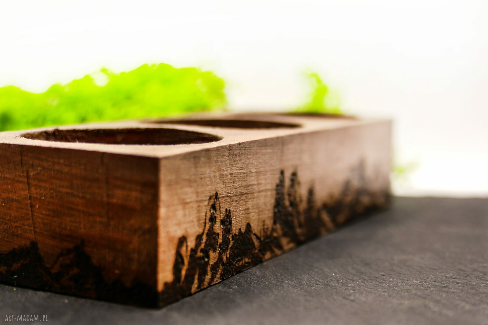 Drewniany świecznik na 3 tealighty z górskim krajobrazem - pirografia handmade
