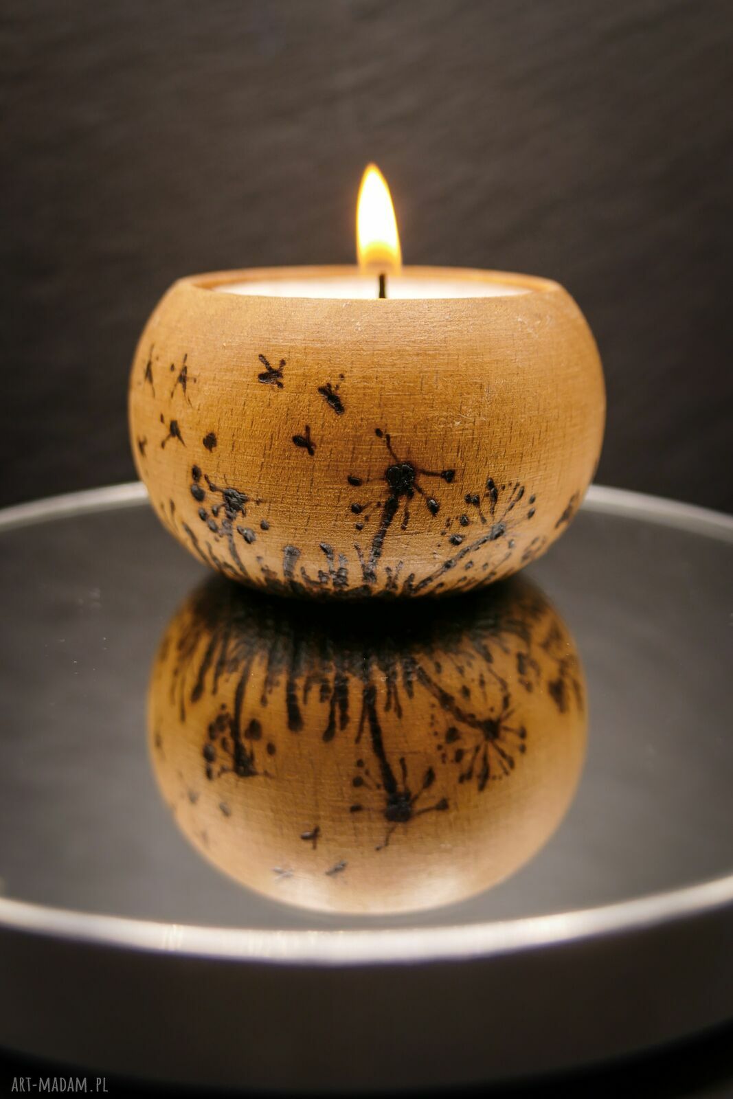 Drewniany świecznik z dmuchawcami do tealight - ręcznie wypalany