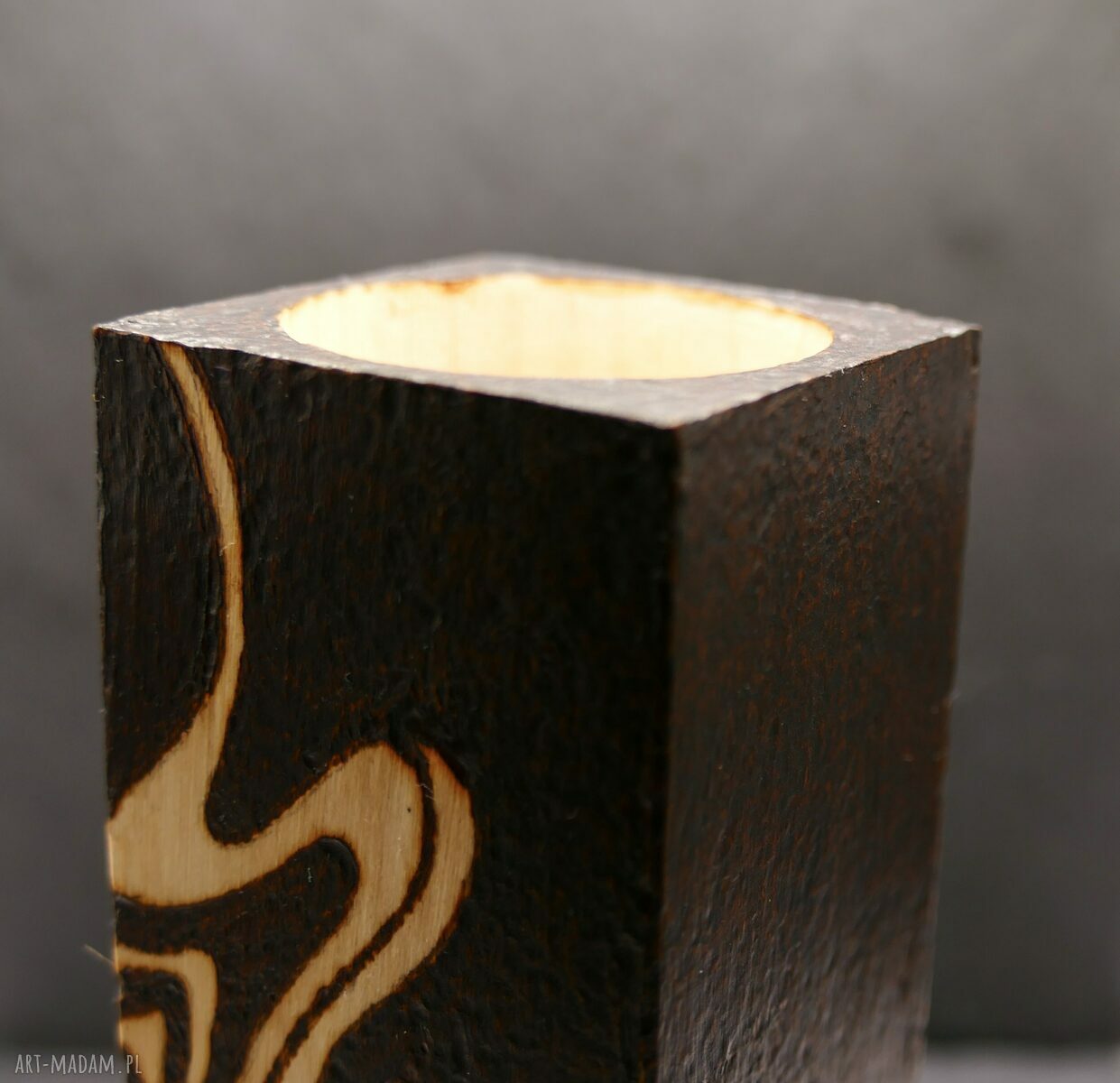 Drewniany świecznik tealight DYM - ręczna pirografia