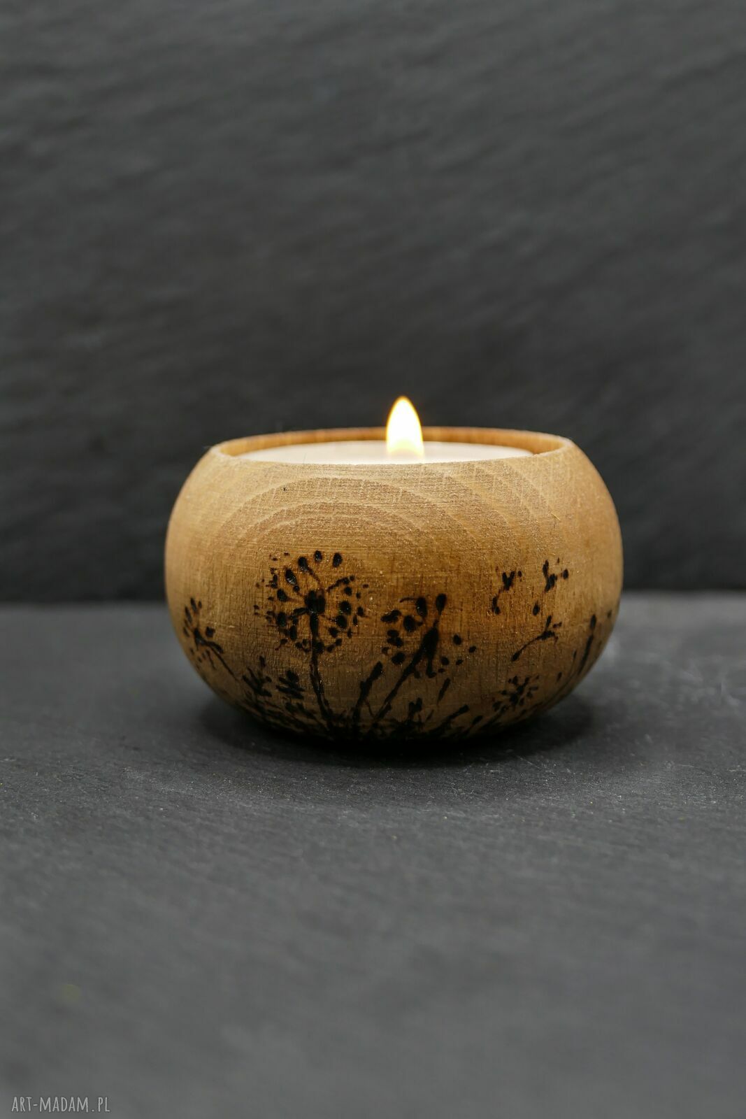 Drewniany świecznik na tealight z pirografią dmuchawce - ręcznie wypalany