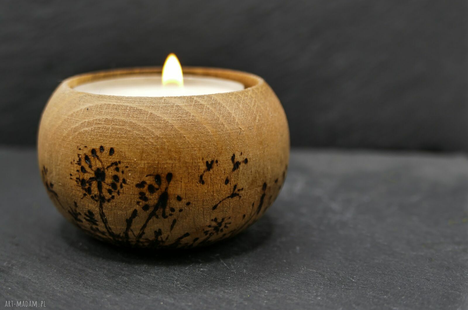 Drewniany świecznik na tealight z pirografią dmuchawce - ręcznie wypalany