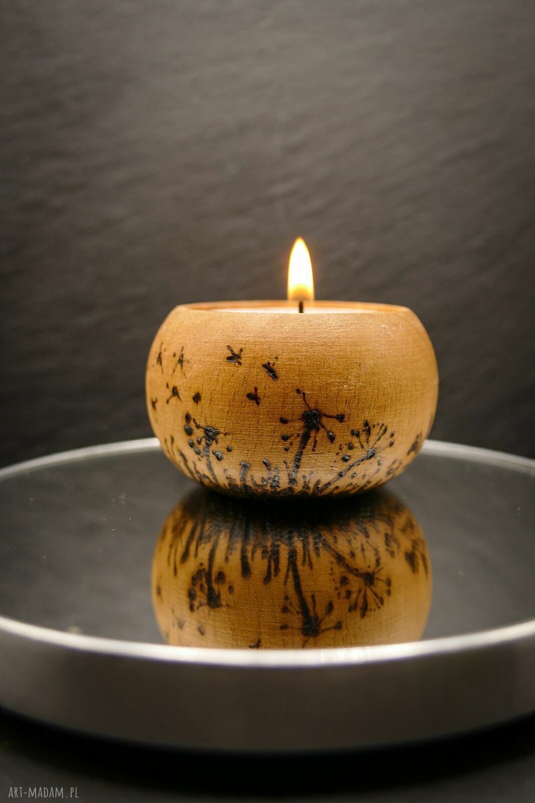 Drewniany świecznik z dmuchawcami do tealight - ręcznie wypalany