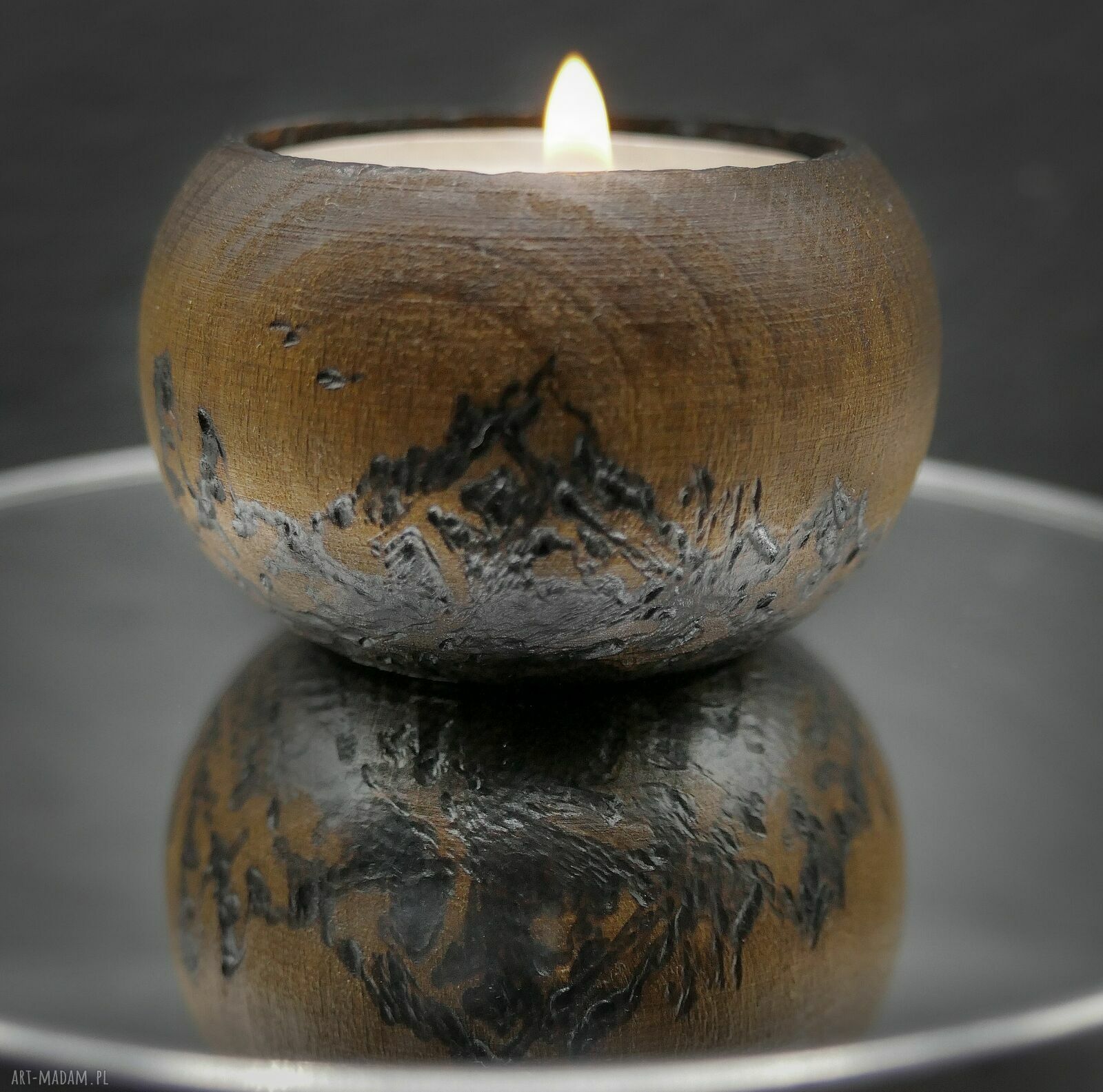 Drewniany świecznik na tealight z górskim motywem - ręcznie wypalany
