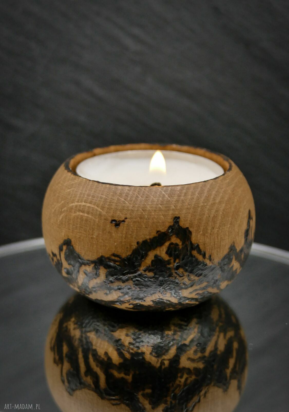 Drewniany świecznik tealight z górskim motywem - ręcznie wypalany pirografią