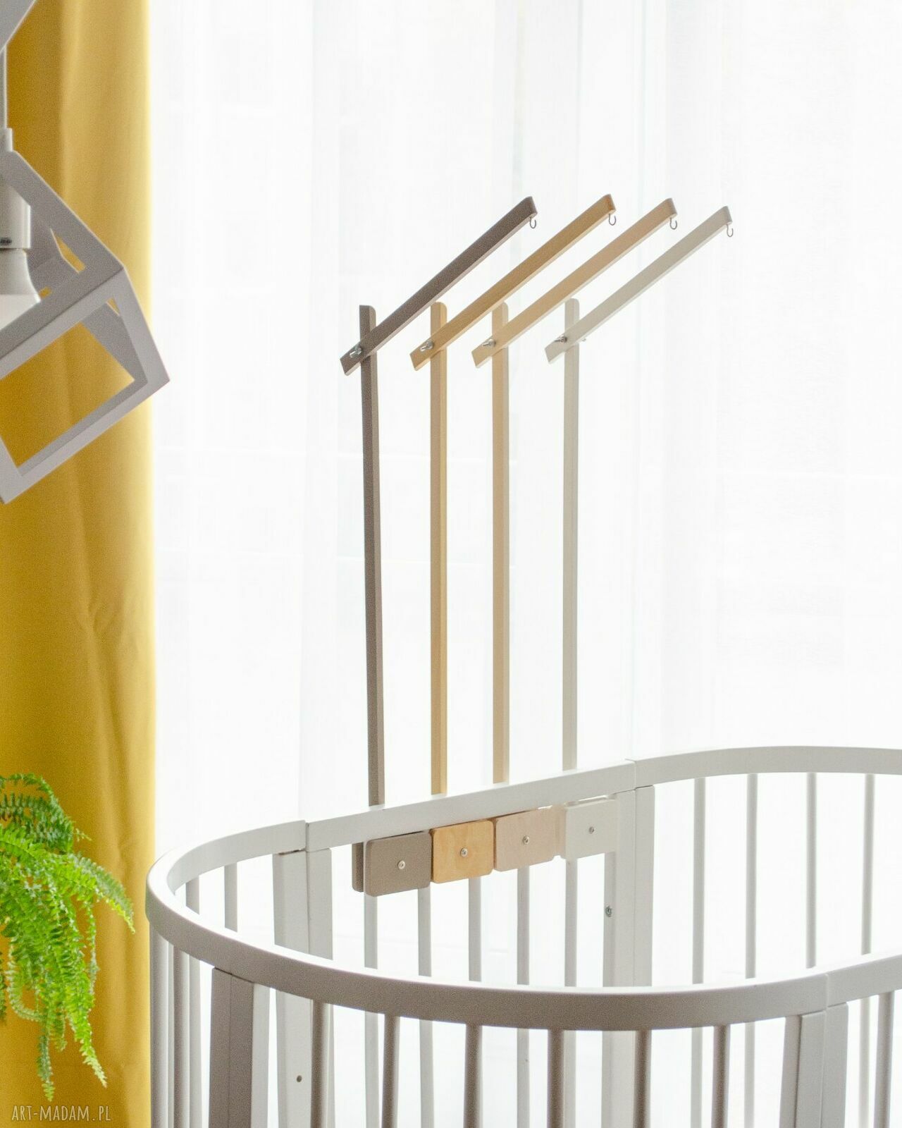 Drewniany uchwyt do karuzeli i mobilu do łóżeczka (pałąk montessori) - kolor naturalny