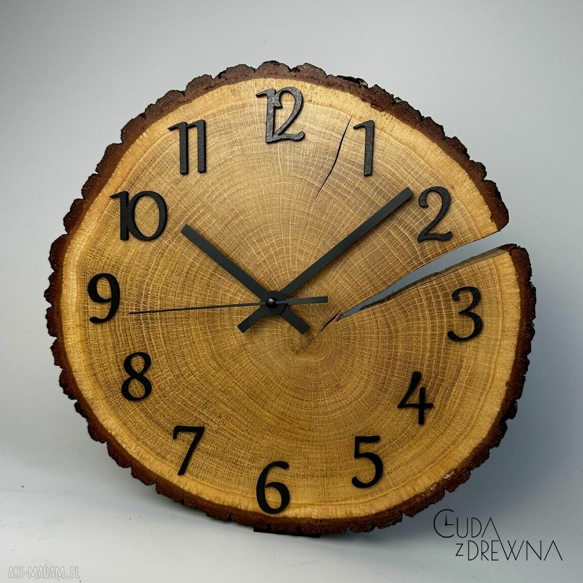 Drewniany zegar ścienny z plastra dębu 30 cm - personalizowany