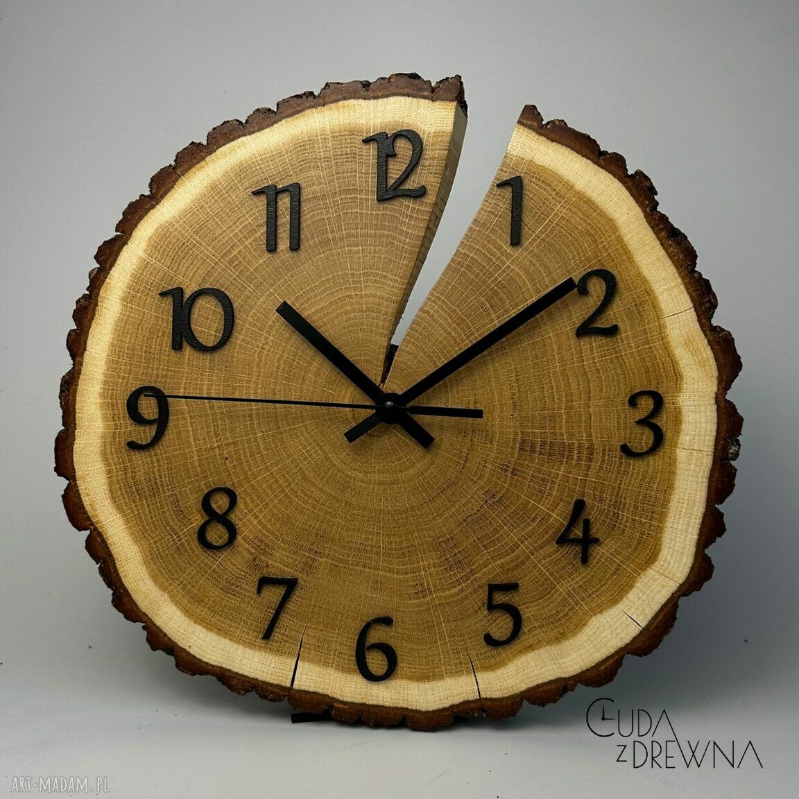 Drewniany zegar ścienny z plastra dębu 30 cm - personalizowany