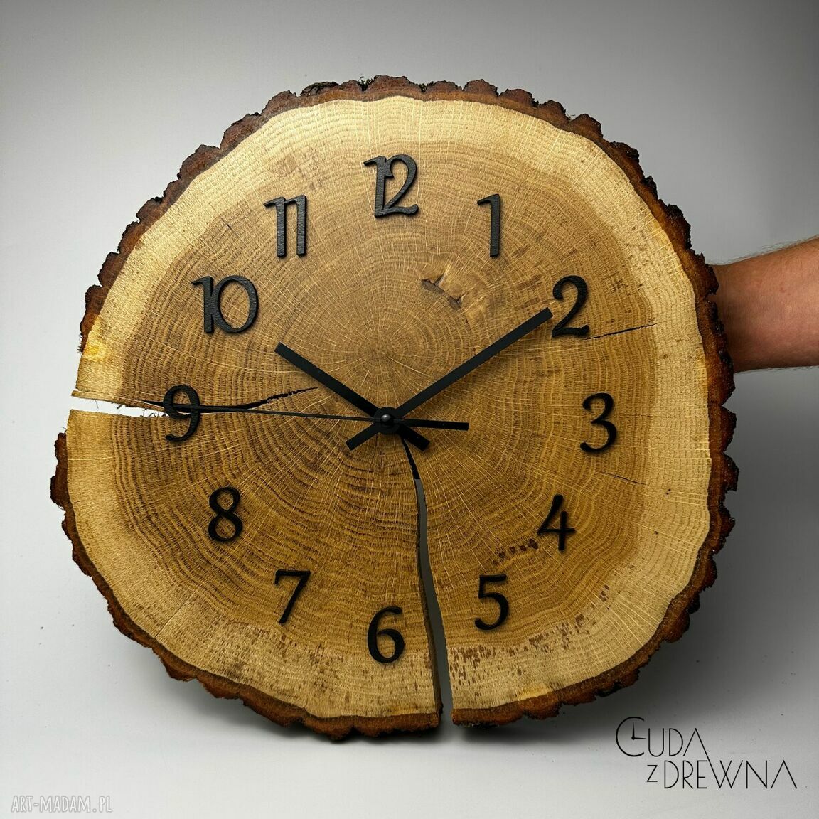 Drewniany zegar ścienny z plastra dębu 30 cm - personalizowany