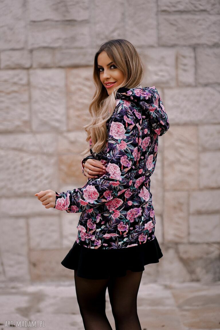 Różowe kwiaty na Twoim stylu: ręcznie szyta dresowa bluza dzianinowa z dużym kapturem