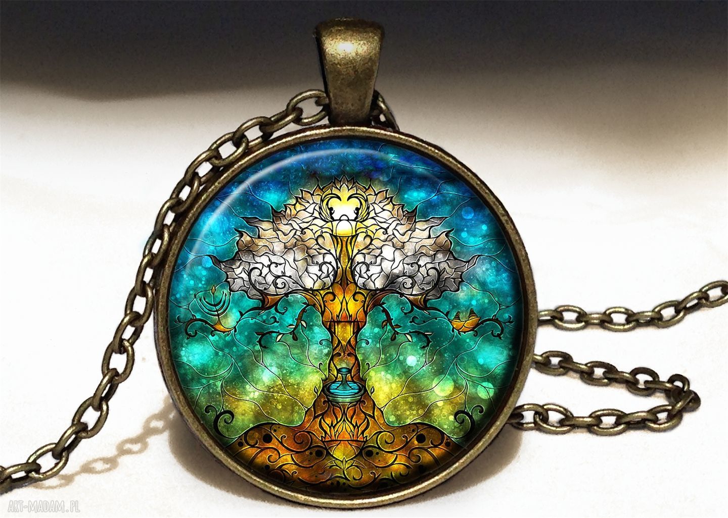 Witrażowe drzewo medalion łańcuszkiem witraż drzewko naszyjnik