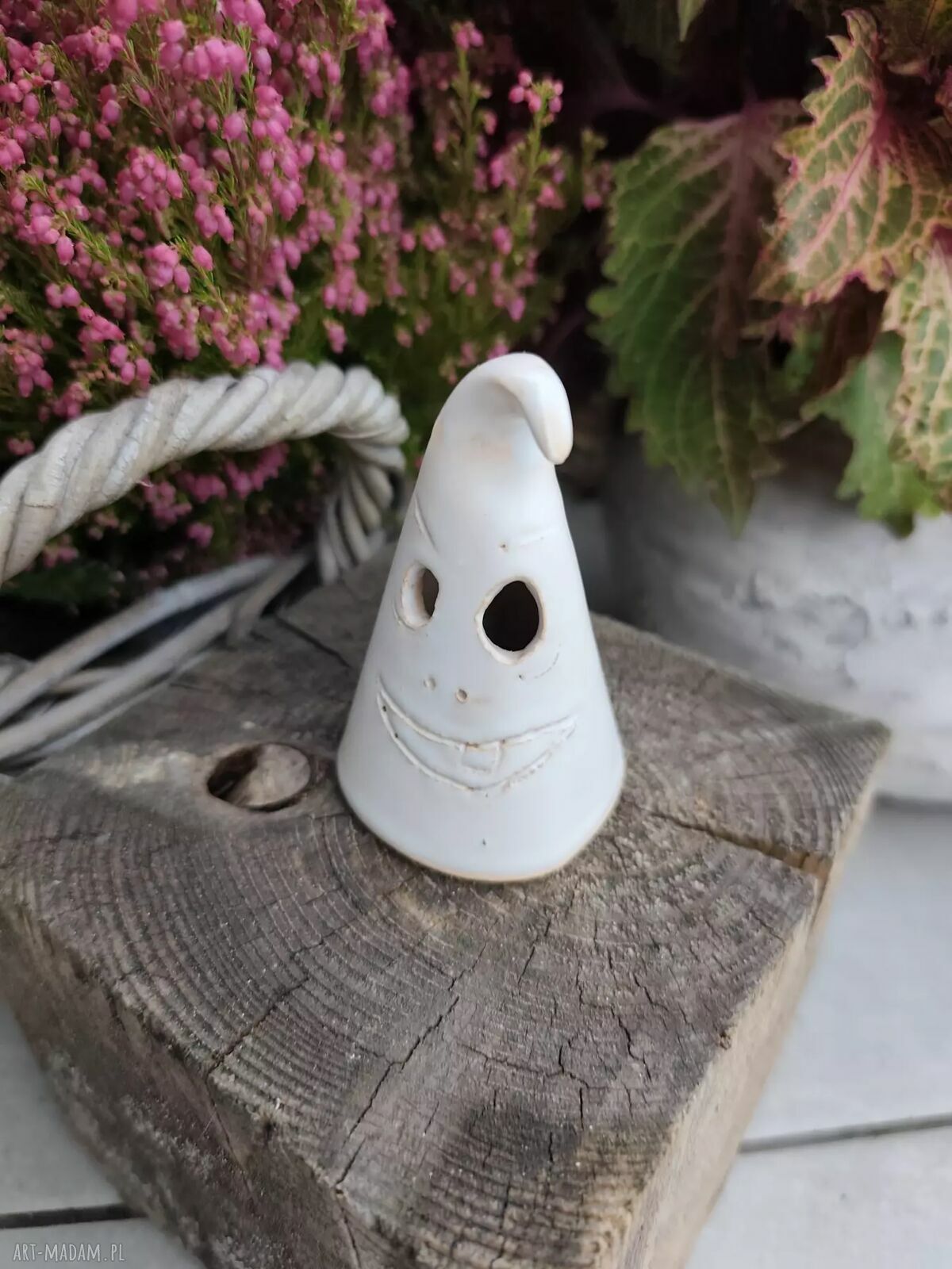 Ceramiczny duch - ręcznie robiona dekoracja na jesień i Halloween