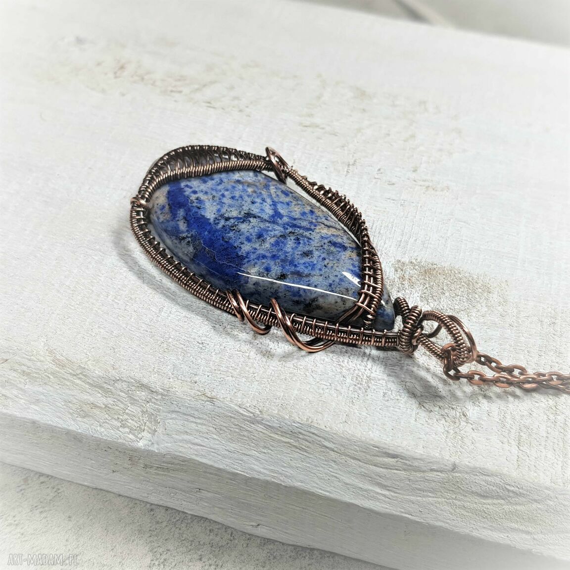 Wisiorek z dumortierytem w miedzianej oprawie - ręczny wire wrapping