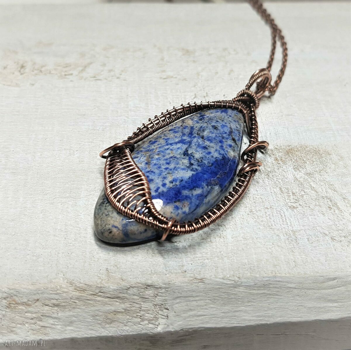 Wisiorek z dumortierytem w miedzianej oprawie - ręczny wire wrapping