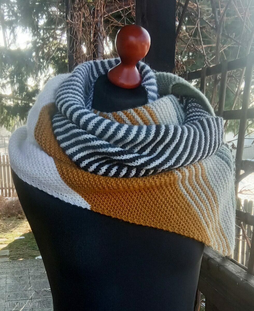 Duża asymetryczna chusta na drutach od Arte Dania