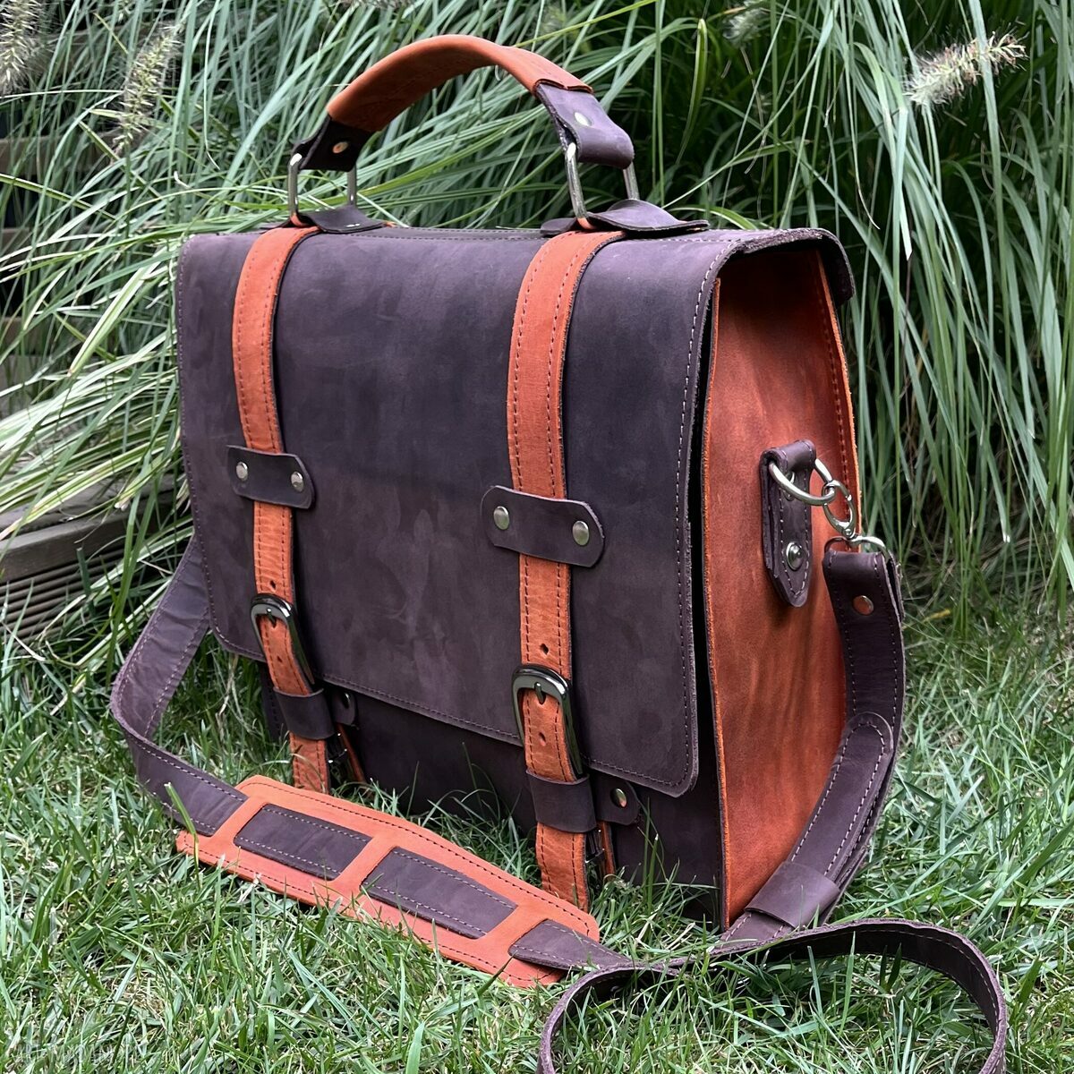 na ramię: Duża brązowa teczka skórzana formatu A4 na ramię. Ręcznie zrobione