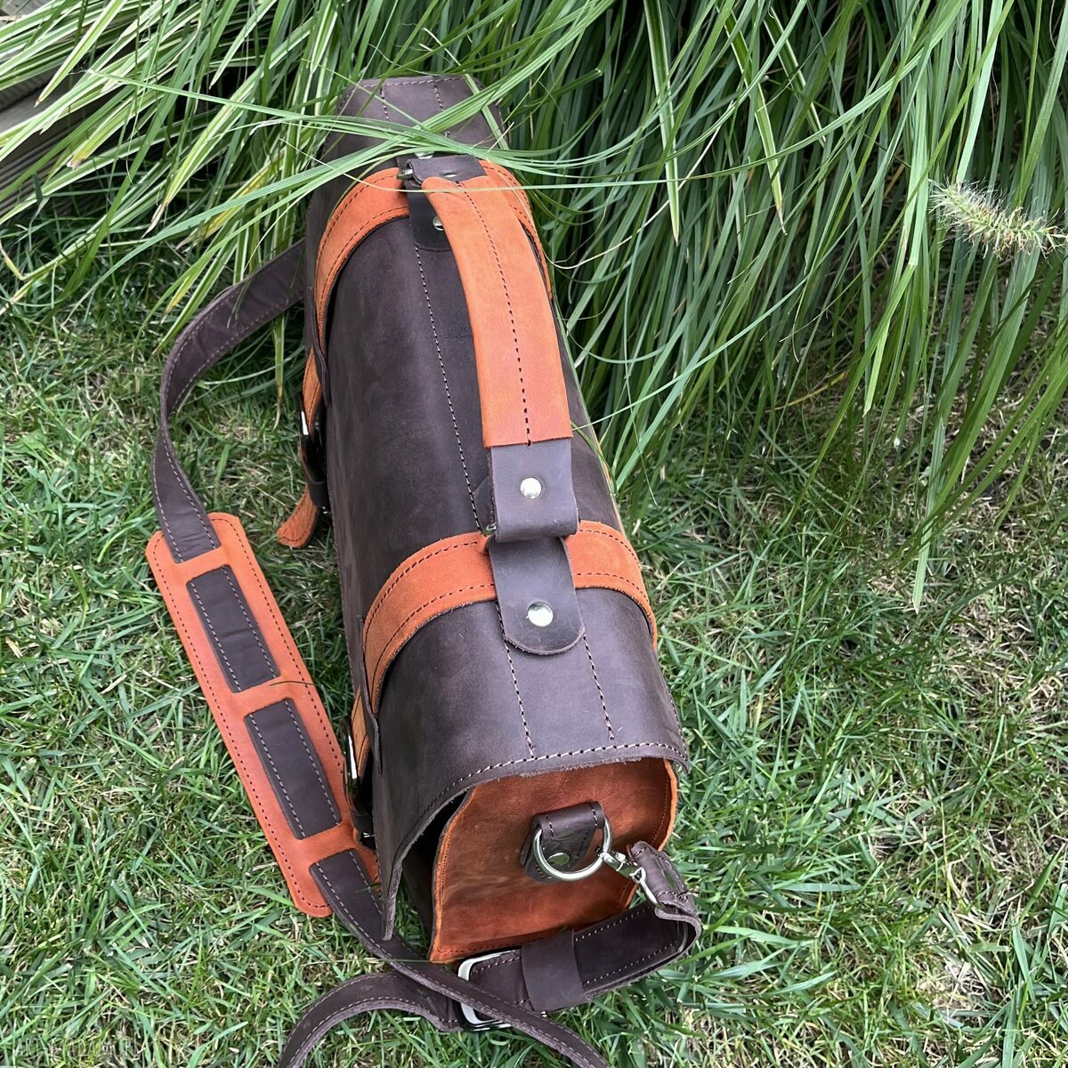 na ramię: Duża brązowa teczka skórzana formatu A4 na ramię. Ręcznie zrobione