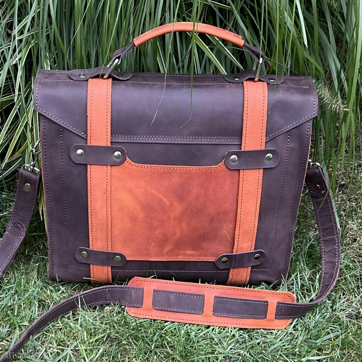 na ramię: Duża brązowa teczka skórzana formatu A4 na ramię. Ręcznie zrobione