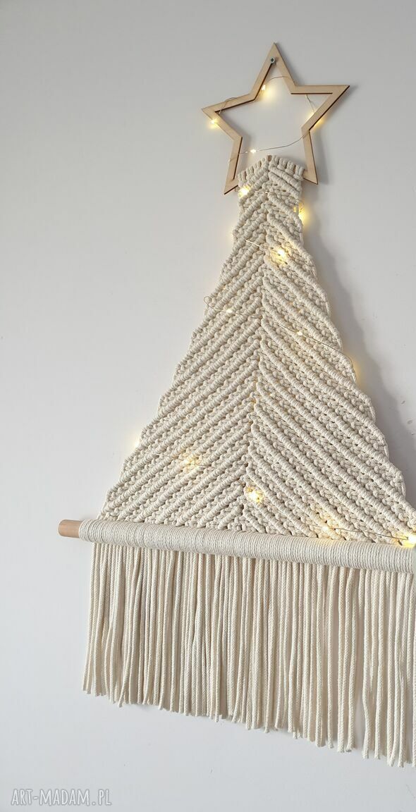Duża choinka na ścianę z makramy - lampki LED 85x55 cm