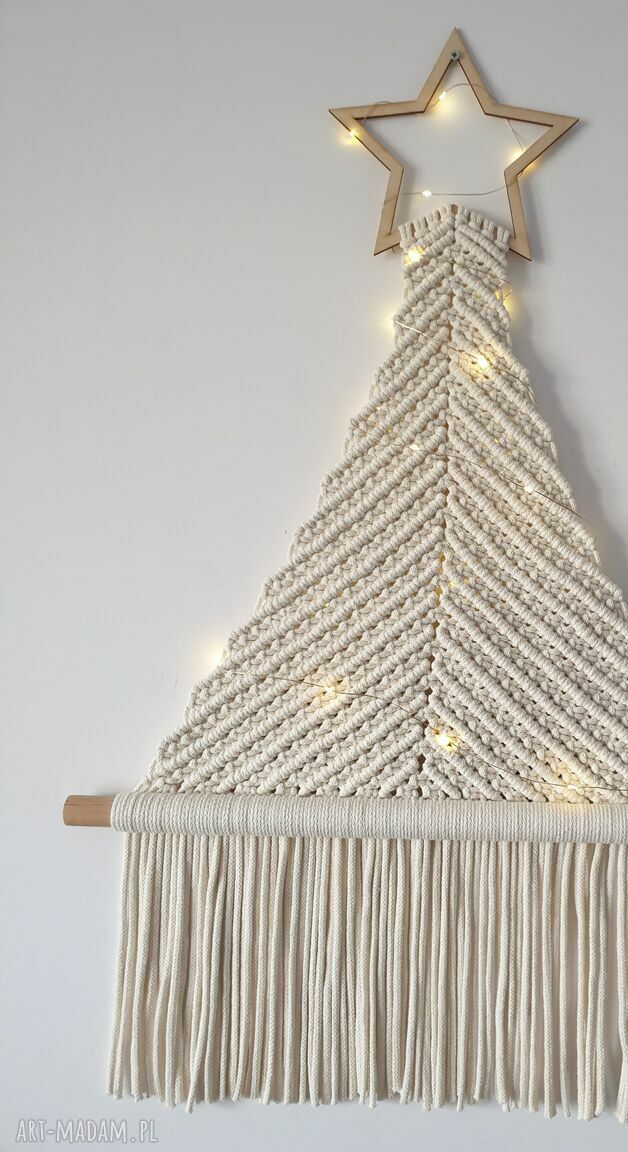 Duża choinka na ścianę z makramy - lampki LED 85x55 cm