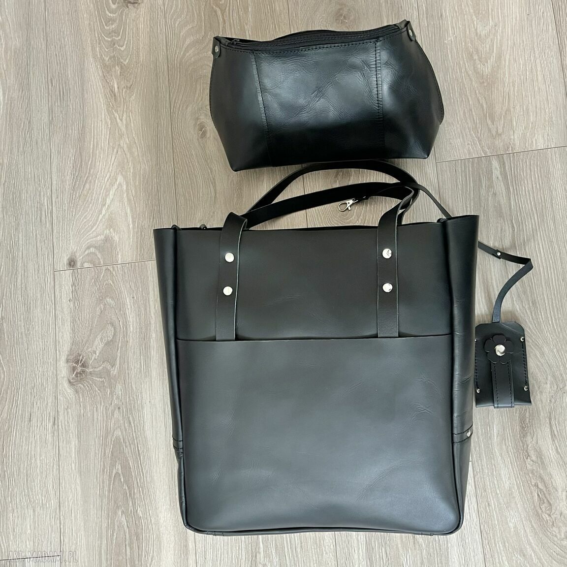 na ramię: Duża czarna torba ze skóry na ramię.Format A4. Hand Made