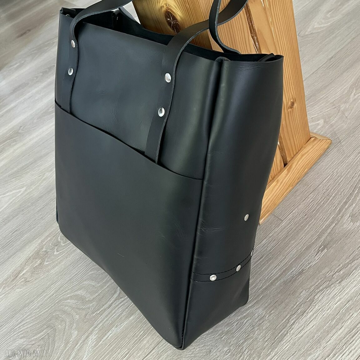 na ramię: Duża czarna torba ze skóry na ramię.Format A4. Hand Made