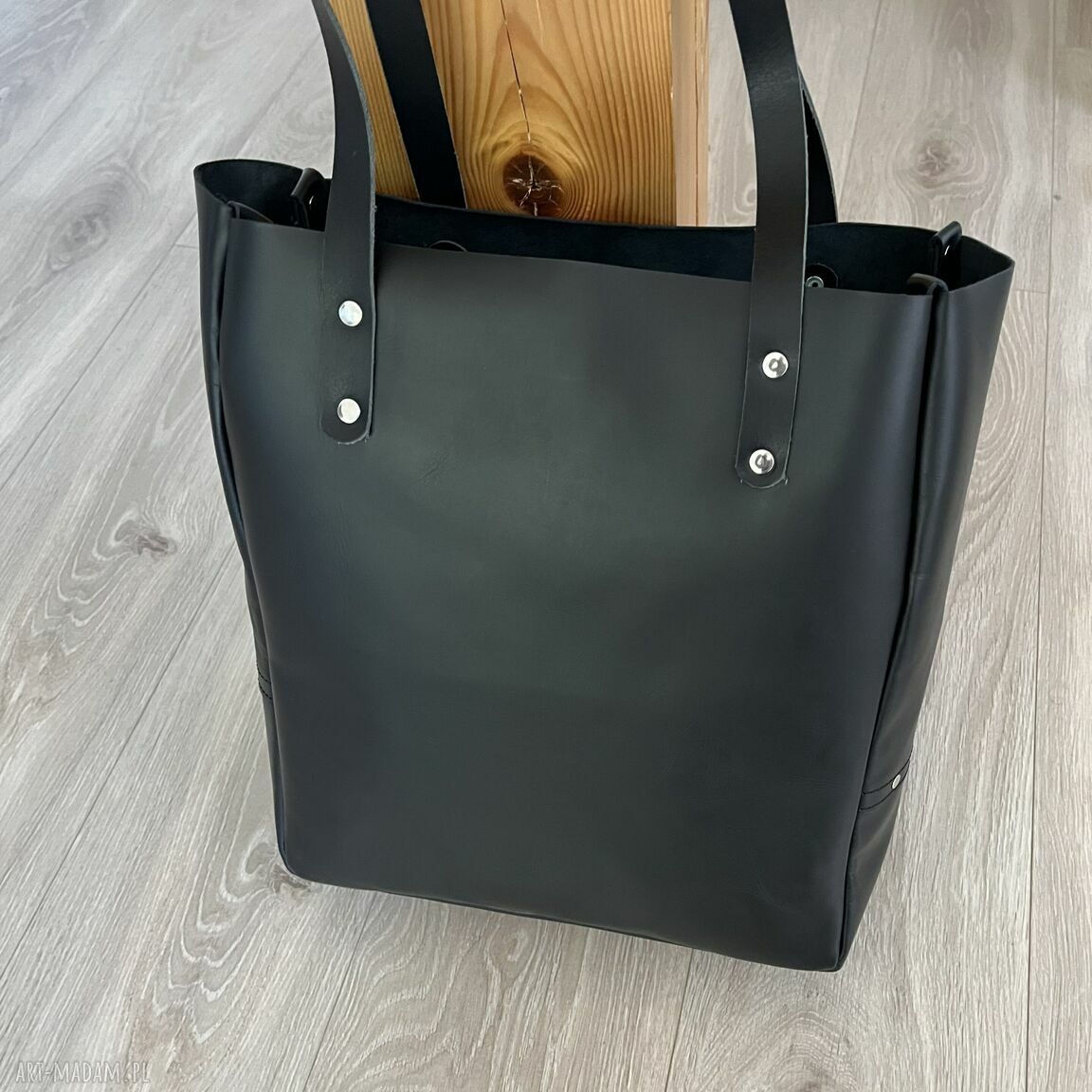 na ramię: Duża czarna torba ze skóry na ramię.Format A4. Hand Made