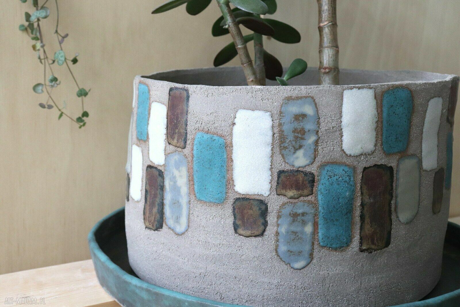 Duża donica ceramiczna handmade - szara glina z niebieską podstawką