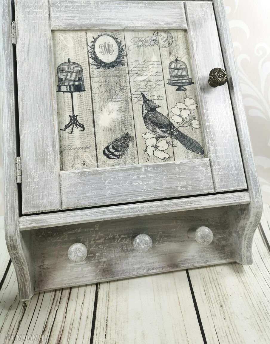 Duża drewniana szafka na klucze w stylu shabby-chic (dr25)