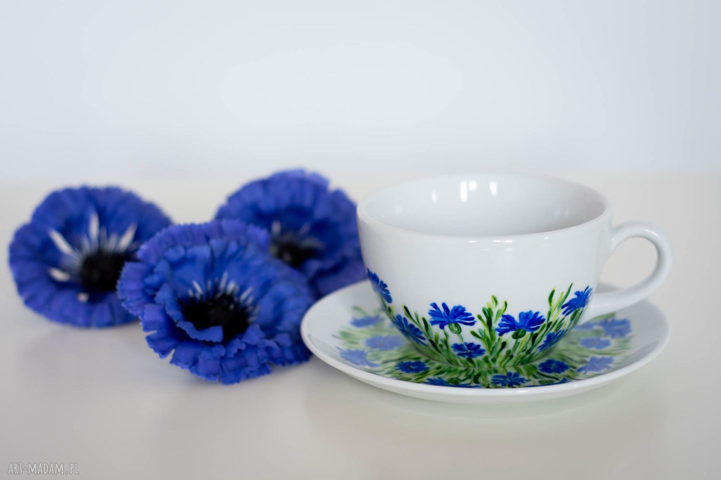 Duża filiżanka ze spodkiem malowana chabry - porcelana 280 ml