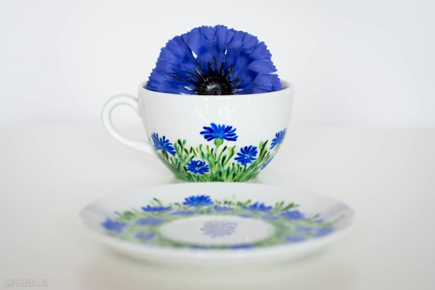Duża filiżanka ze spodkiem malowana chabry - porcelana 280 ml