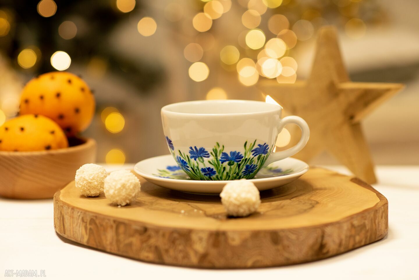 Duża filiżanka ze spodkiem malowana chabry - porcelana 280 ml