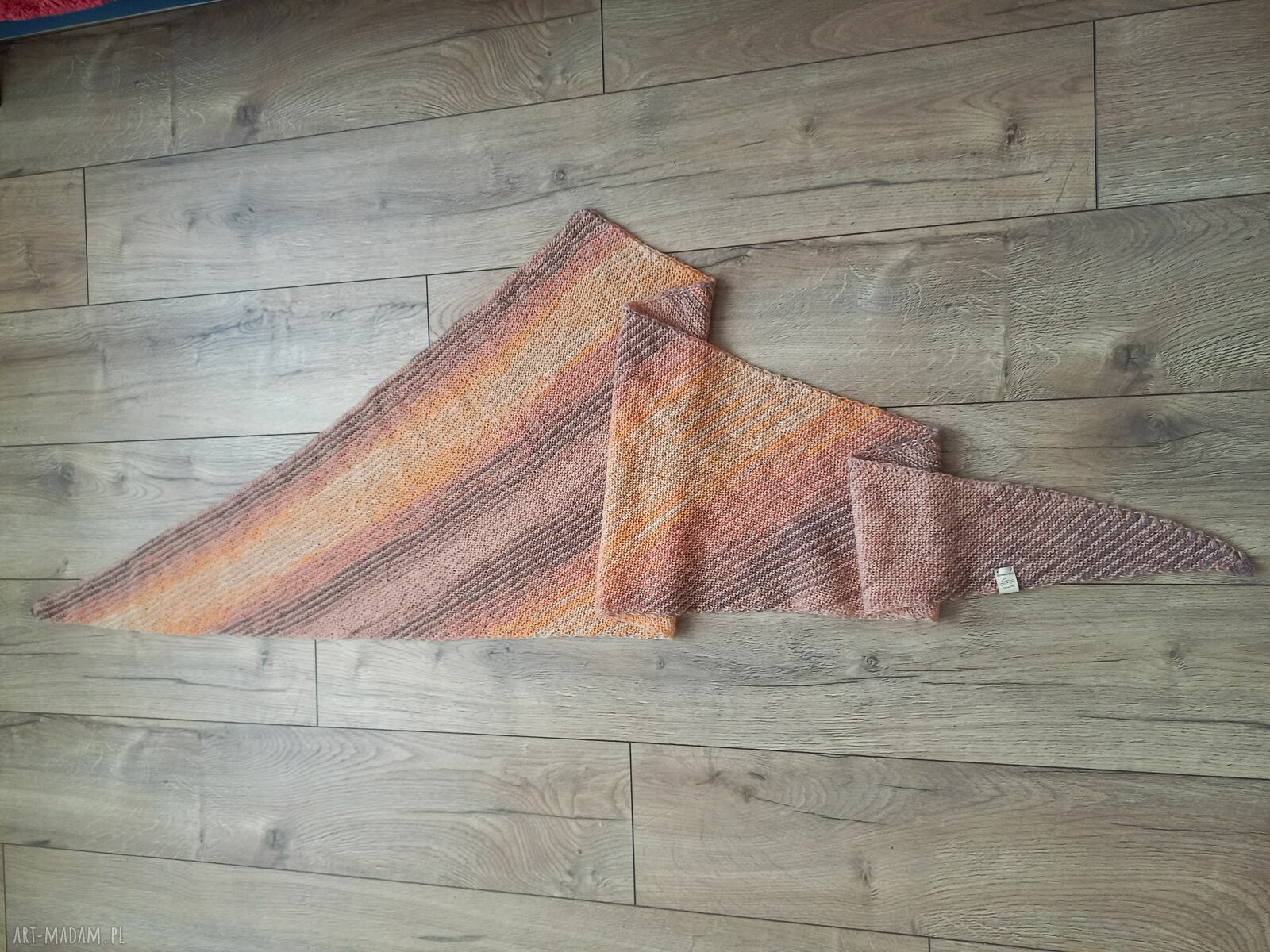 Duża, mięciutka chusta ręcznie robiona na drutach (beż i ombre pomarańcz)
