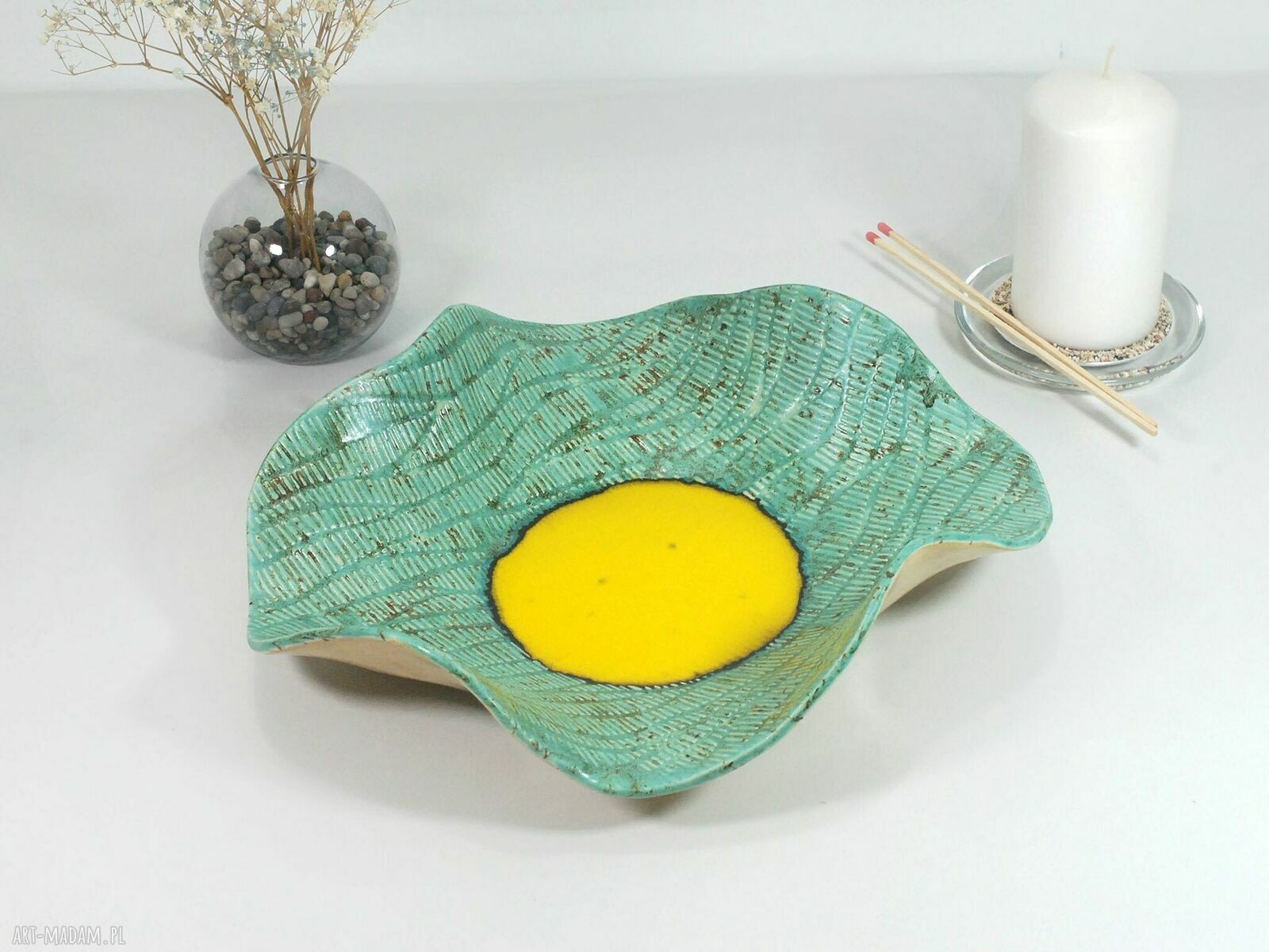 Duża turkusowa misa ceramiczna na owoce, sałatki i przekąski