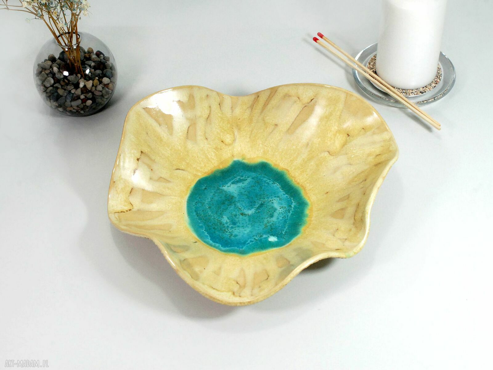 Duża misa dekoracyjna turkusowa muszla z ceramiki handmade