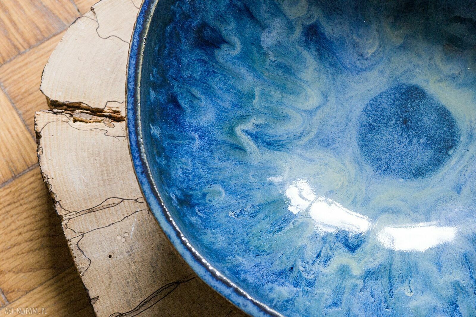 Duża ręcznie lepiona misa ceramiczna z fakturą