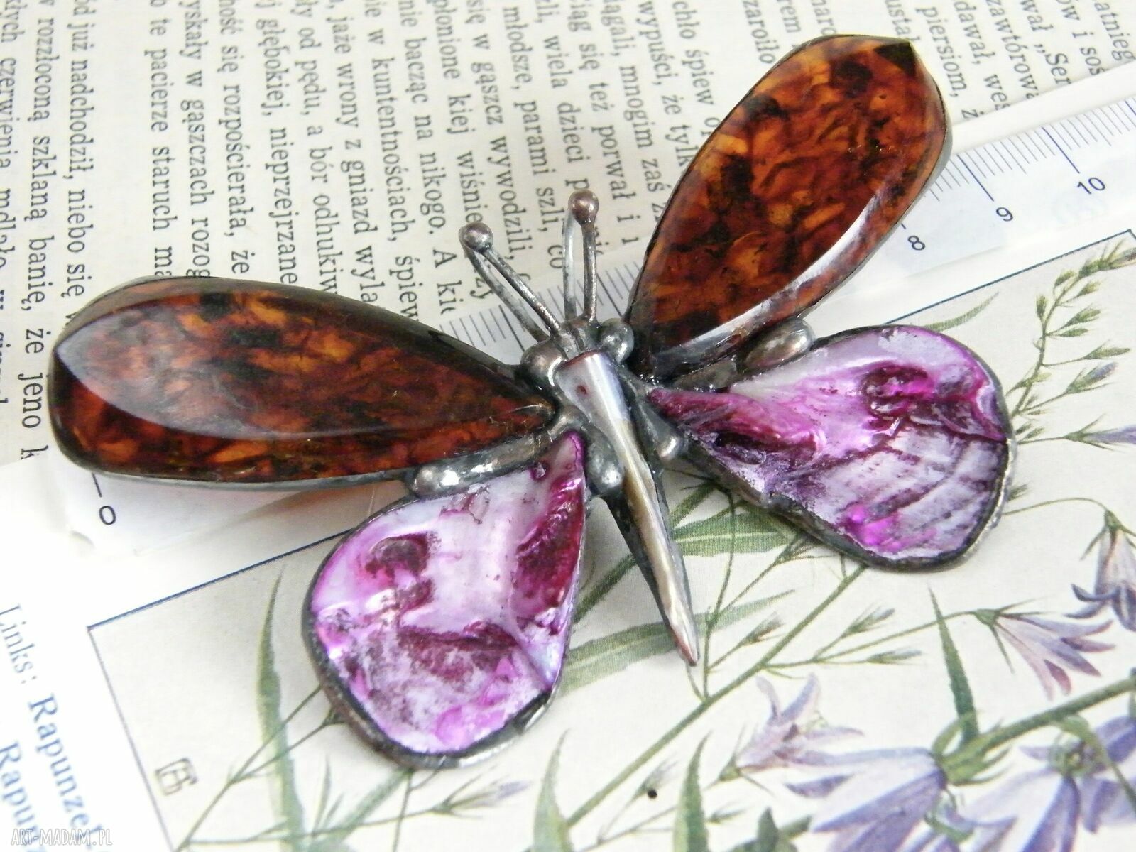 Duża broszka i wisior 2w1 - Motyl bursztynowy z kolorem fuksji
