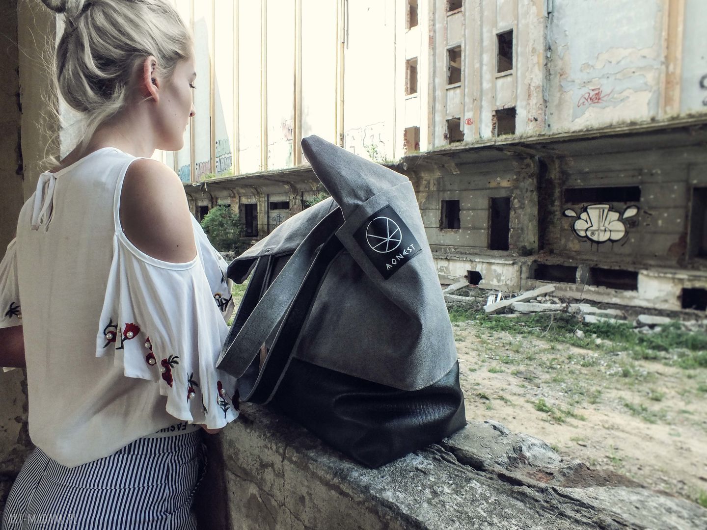 Duża szara torba shopper na zamek z eko zamszu - mieści A3