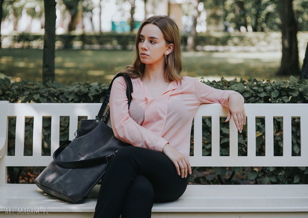 Duża szara zamszowa torba na co dzień z kieszeniami - wodoodporna
