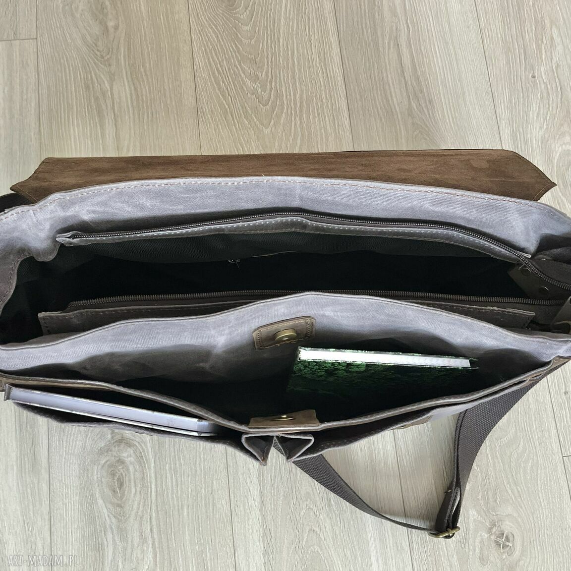 teczki: Duża teczka ze skóry i bawełny woskowanej popielata. Ręcznie zrobione