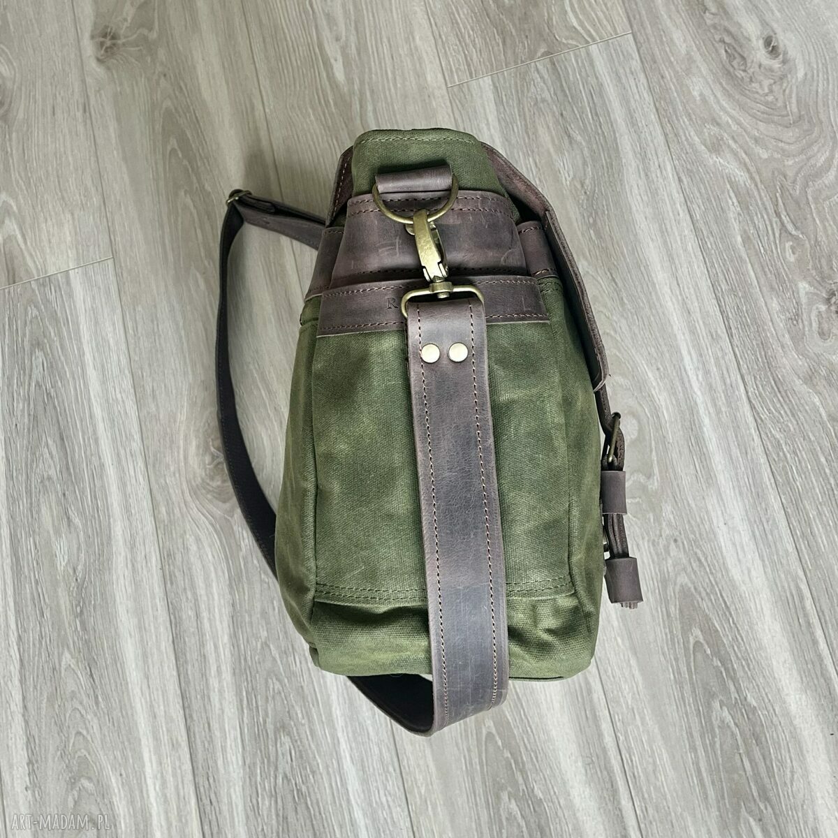 teczki: Duża teczka ze skóry i bawełny woskowanej zielono brązowa. Ręcznie zrobione