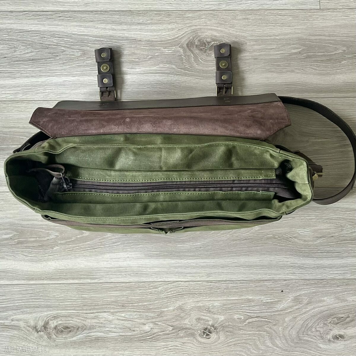 teczki: Duża teczka ze skóry i bawełny woskowanej zielono brązowa. Ręcznie zrobione