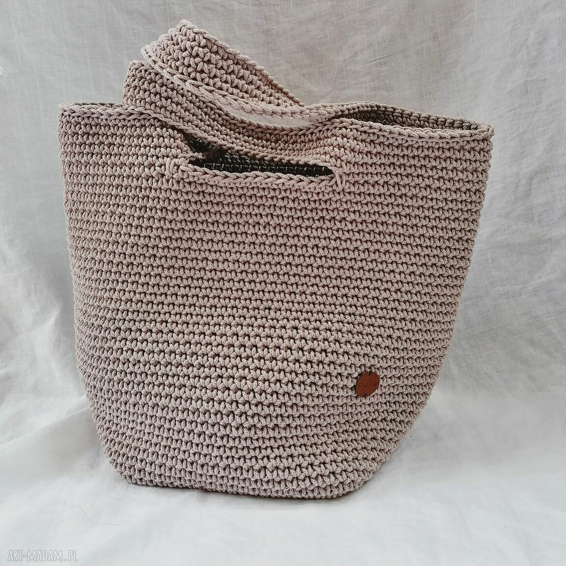 Duża torba typu shopper bag wykonana w całości szydełkiem z cienkkego, bawełnianego sznurka